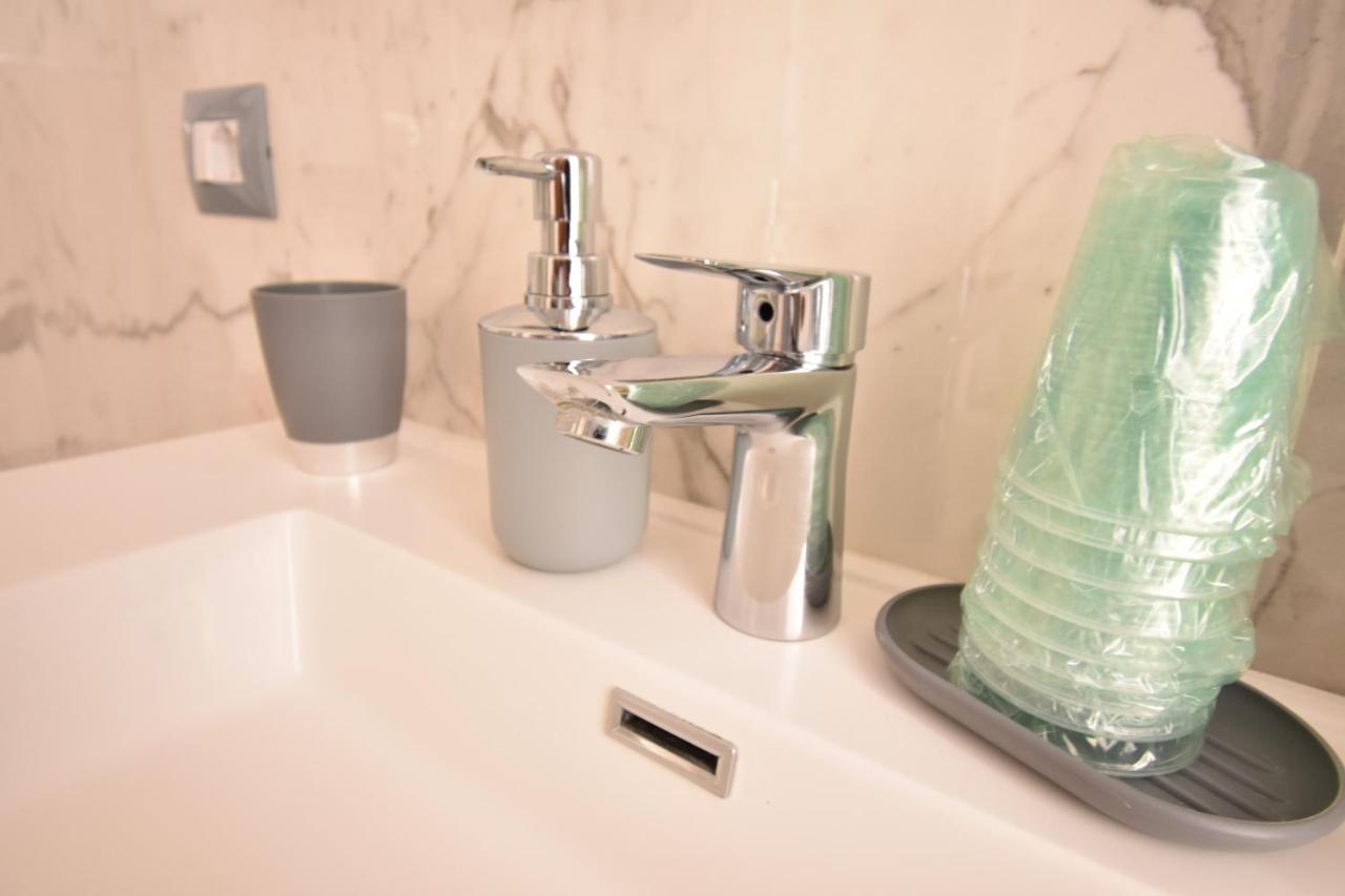 Affittacamere E Appartamenti - Rent Rooms And Apartments Le Camere Nel Corso - Adults Only 라스페치아 외부 사진